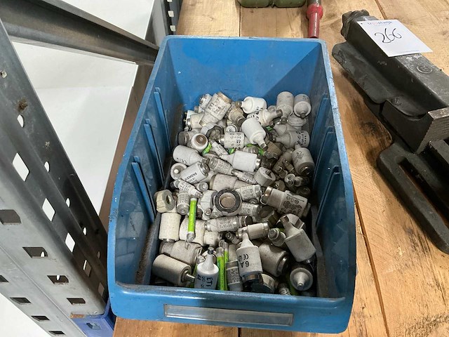 Partij zekeringstoppen - afbeelding 1 van  3