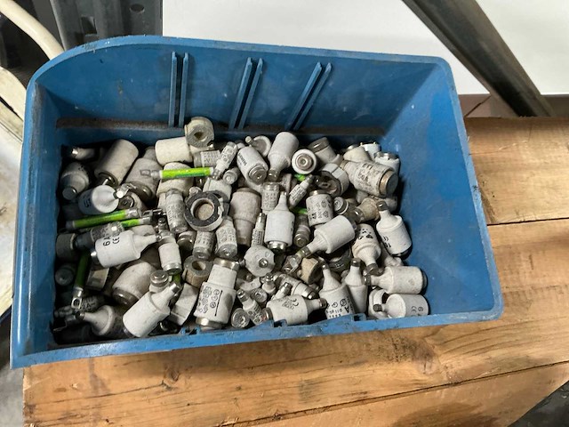 Partij zekeringstoppen - afbeelding 2 van  3