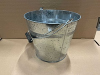 Partij zinc emmers met houten handvat h21,3xø25cm (112x) - afbeelding 1 van  6