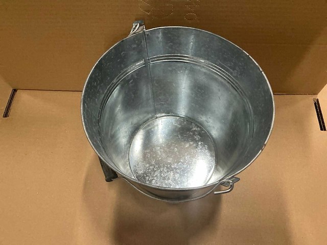 Partij zinc emmers met houten handvat h21,3xø25cm (112x) - afbeelding 2 van  6