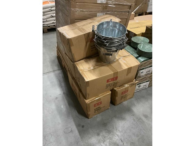 Partij zinc emmers met houten handvat h21,3xø25cm (112x) - afbeelding 5 van  6