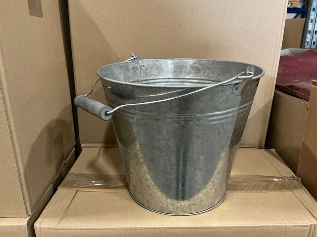 Partij zinc emmers met houten handvat h21,5xø25,5cm (720x) - afbeelding 1 van  3