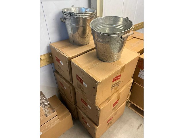 Partij zinc emmers met houten handvat h28xø30,5cm (75x) - afbeelding 2 van  4
