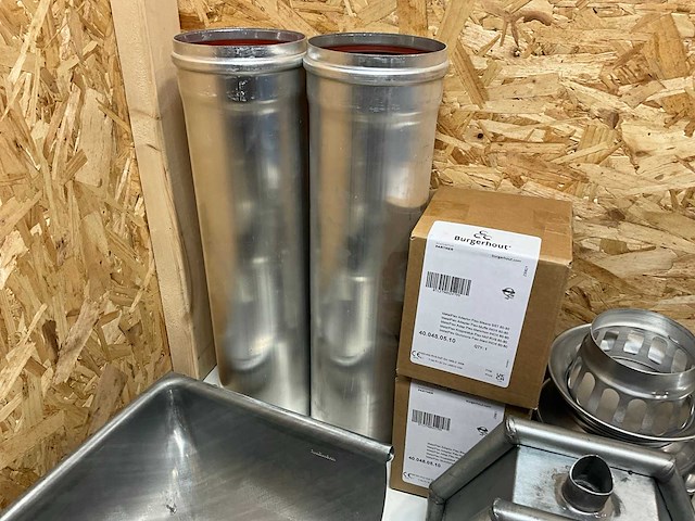 Partij zink, rvs en aluminium dakmaterialen (38x) - afbeelding 2 van  7