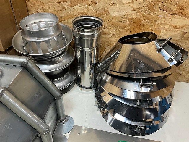Partij zink, rvs en aluminium dakmaterialen (38x) - afbeelding 5 van  7