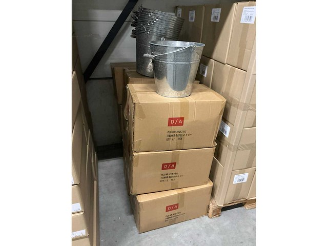 Partij zinken emmers met houten handvat (hoogte 27cm) (120x) - afbeelding 2 van  5