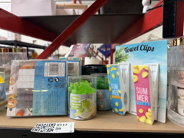 Partij zomerartikelen w.o. ijs cubes, handdoekclips - afbeelding 3 van  5