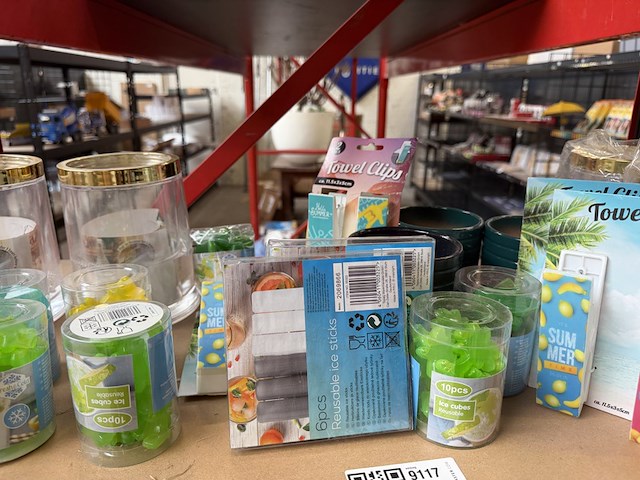 Partij zomerartikelen w.o. ijs cubes, handdoekclips - afbeelding 5 van  5