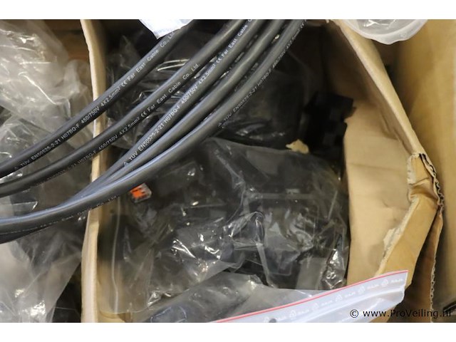 Partij zonnenpaneel-onderdelen - afbeelding 9 van  13