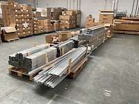 Partij zonnepaneel aluminium bevestigingsprofielen - afbeelding 1 van  8