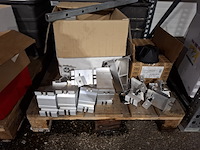 Partij zonnepaneel bevestigingsmateriaal , en toebehoren - afbeelding 2 van  14