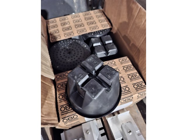 Partij zonnepaneel bevestigingsmateriaal , en toebehoren - afbeelding 6 van  14