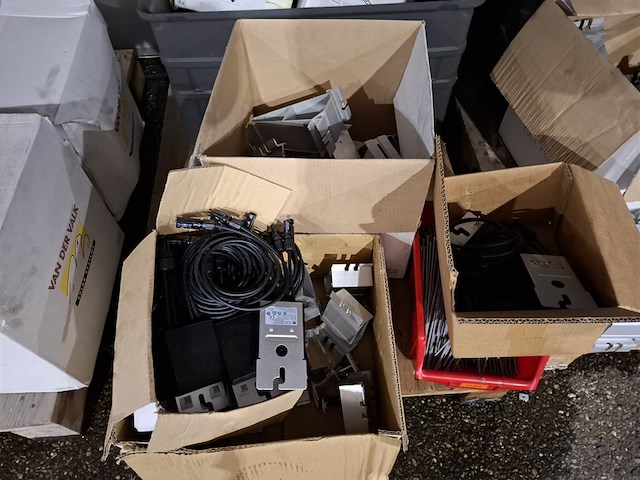 Partij zonnepaneel bevestigingsmateriaal , en toebehoren - afbeelding 11 van  14