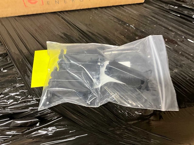 Partij zonnepaneel installatie materiaal - afbeelding 4 van  14