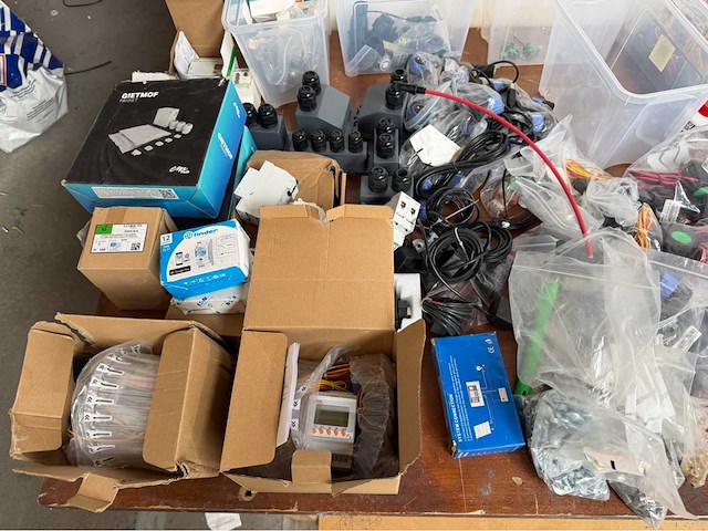 Partij zonnepaneel installatie materiaal - afbeelding 8 van  12
