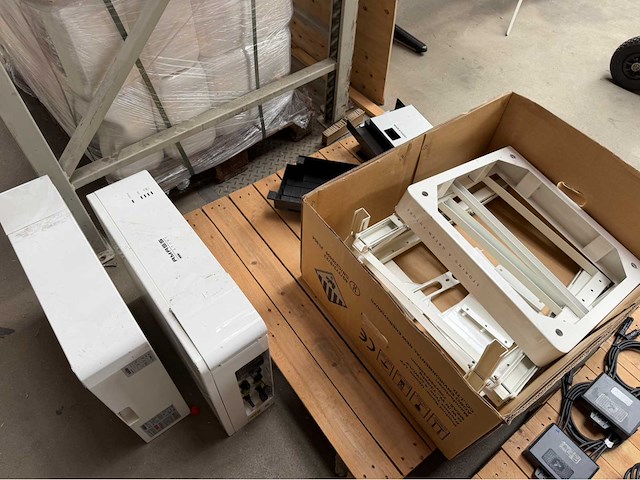 Partij zonnepaneel installatie materiaal - afbeelding 9 van  12