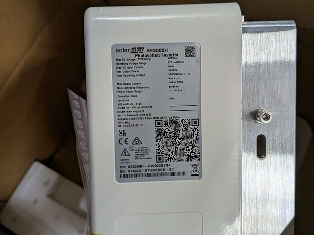 Partij zonnepaneel installatiemateriaal en omvormers - afbeelding 7 van  7