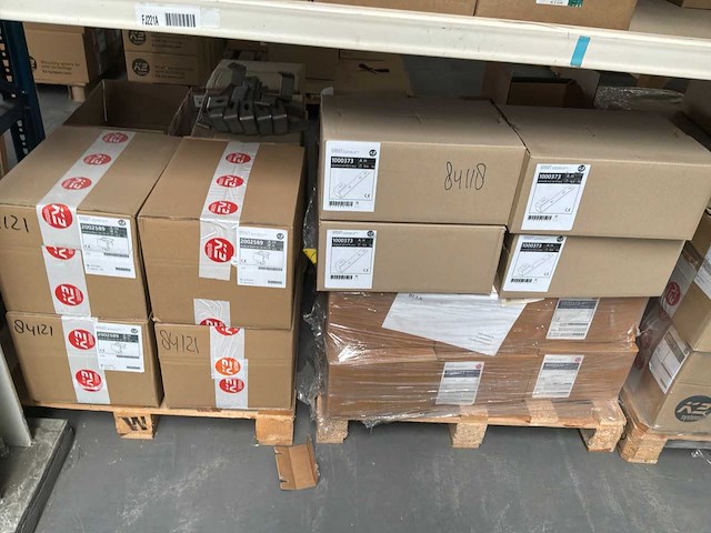 Partij zonnepaneel installatiematerialen - afbeelding 14 van  22