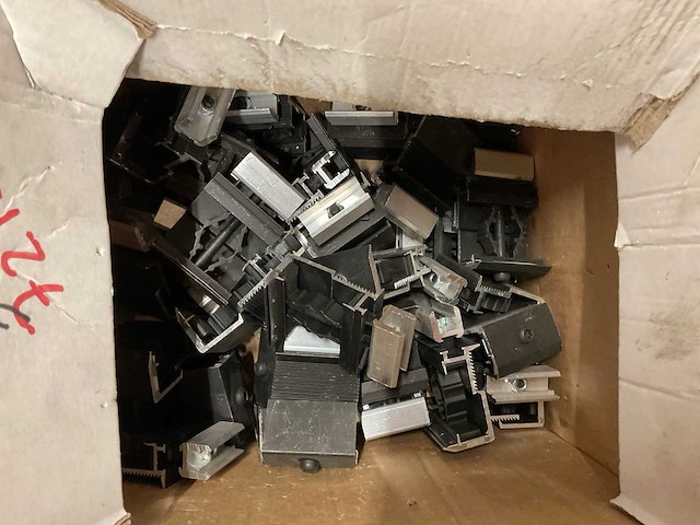 Partij zonnepaneel montagemateriaal - afbeelding 4 van  13