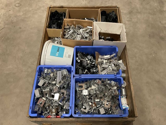 Partij zonnepaneel montagemateriaal - afbeelding 1 van  13