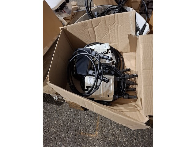 Partij zonnepaneel toebehoren o.a. huawei, sma, solar edge - afbeelding 6 van  19