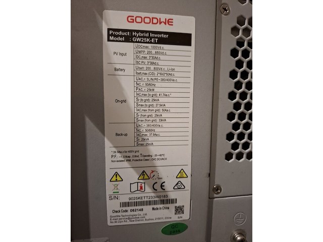 Partij zonnepaneel toebehoren o.a. huawei, sma, solar edge - afbeelding 17 van  19