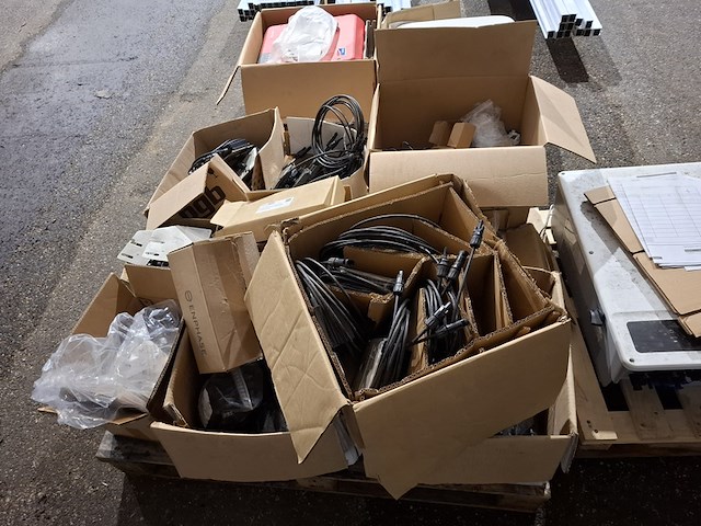 Partij zonnepaneel toebehoren o.a. huawei, sma, solar edge - afbeelding 19 van  19