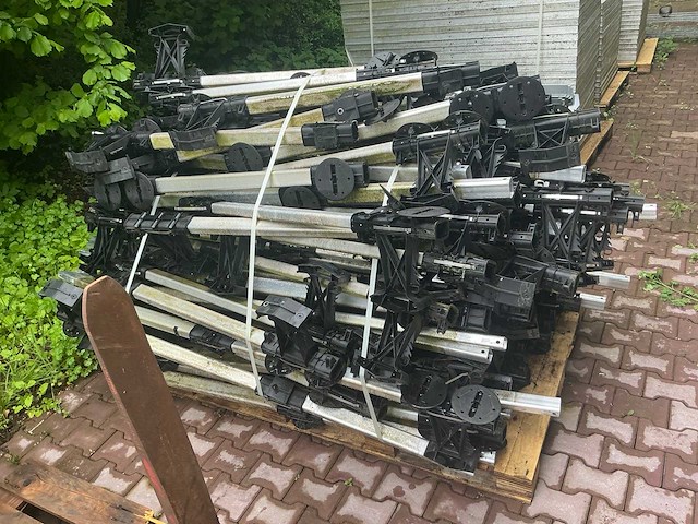 Partij zonnepanelen met toebehoren - afbeelding 4 van  17
