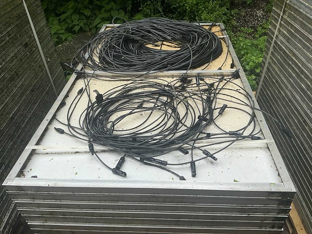 Partij zonnepanelen met toebehoren - afbeelding 4 van  17