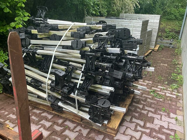 Partij zonnepanelen met toebehoren - afbeelding 1 van  17