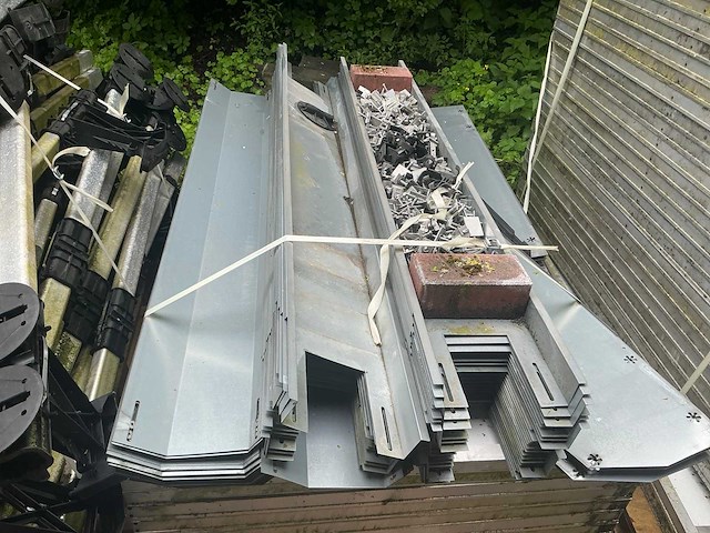 Partij zonnepanelen met toebehoren - afbeelding 13 van  17