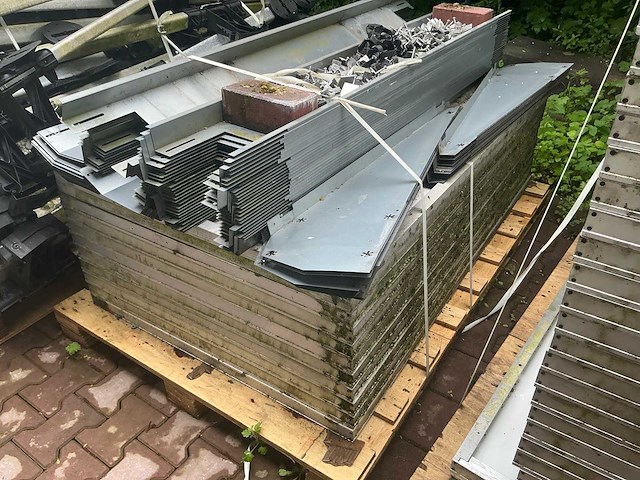 Partij zonnepanelen met toebehoren - afbeelding 14 van  17