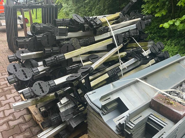 Partij zonnepanelen met toebehoren - afbeelding 16 van  17