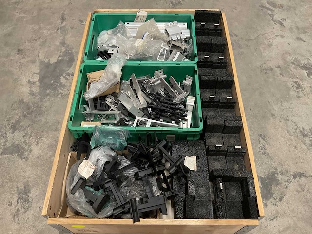 Partij zonnepanelen montage toebehoren - afbeelding 1 van  8