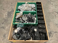 Partij zonnepanelen montage toebehoren - afbeelding 1 van  8