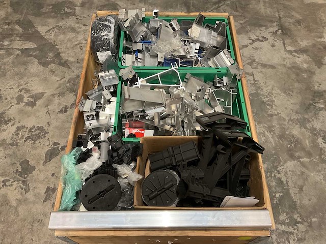 Partij zonnepanelen montage toebehoren - afbeelding 1 van  8