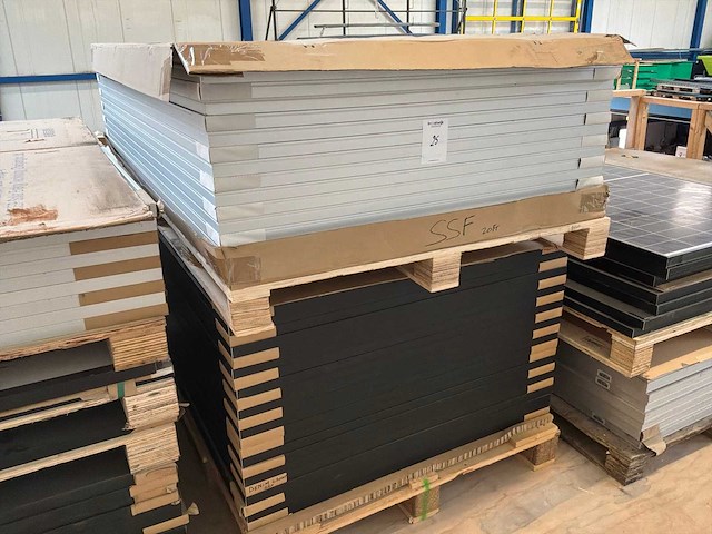 Partij zonnepanelen - afbeelding 7 van  11