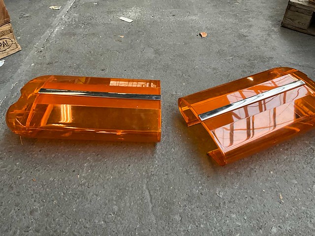 Partij zwaailampkappen - afbeelding 3 van  4