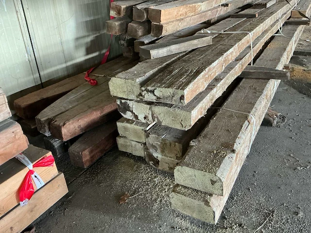 Partij zwaar constructiehout en gelamineerde houten balken – 47 stuks – kopmaat tot ca. 310 × 175 mm – lengte tot ca. 10,05 m - afbeelding 6 van  10