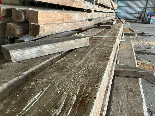 Partij zwaar constructiehout en gelamineerde houten balken – 47 stuks – kopmaat tot ca. 310 × 175 mm – lengte tot ca. 10,05 m - afbeelding 10 van  10