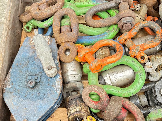 Partij zwaar hijsmateriaal - afbeelding 1 van  1
