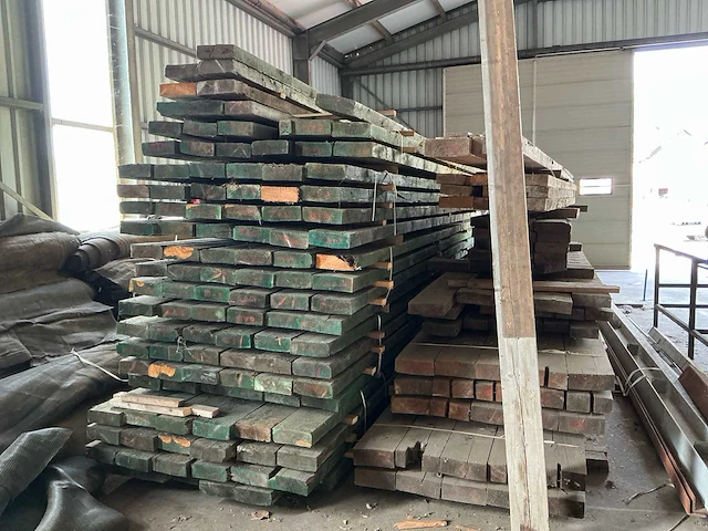 Partij zwaar houten balkhout – 207 stuks – ca. 20,6 m³ – lengtes tot 5,9 m - afbeelding 2 van  10