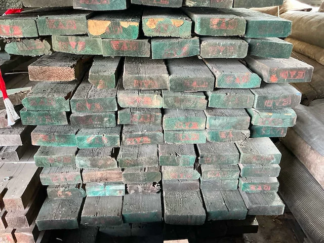 Partij zwaar houten balkhout – 207 stuks – ca. 20,6 m³ – lengtes tot 5,9 m - afbeelding 7 van  10