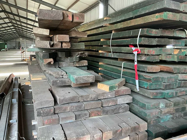 Partij zwaar houten balkhout – 207 stuks – ca. 20,6 m³ – lengtes tot 5,9 m - afbeelding 9 van  10