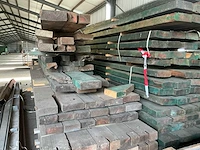 Partij zwaar houten balkhout – 207 stuks – ca. 20,6 m³ – lengtes tot 5,9 m - afbeelding 9 van  10