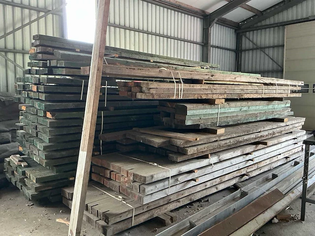 Partij zwaar houten balkhout – 207 stuks – ca. 20,6 m³ – lengtes tot 5,9 m - afbeelding 10 van  10