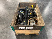 Partij zware machine-onderdelen - cilinders/actuators, flenzen en bussen - afbeelding 1 van  6