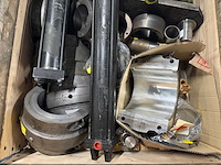Partij zware machine-onderdelen - cilinders/actuators, flenzen en bussen - afbeelding 2 van  6