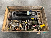 Partij zware machine-onderdelen - cilinders/actuators, flenzen en bussen - afbeelding 4 van  6