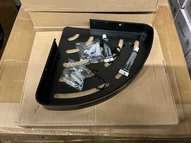 Partij zwarte aluminium douchehoekplanken (115x) - afbeelding 2 van  3